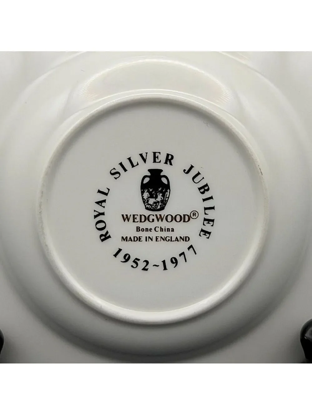 Vintage Wedgwood Queen Elizabeth II Silver Jubilee 1977 Bone China Plate 4.25